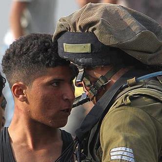 Avec la montée de la frustration, un jeune Palestinien envisage de rejoindre la lutte armée